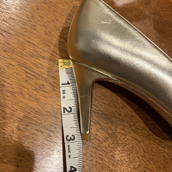 Stuart Weitzman gold leather peep toe pumps - Picture 8 of 8